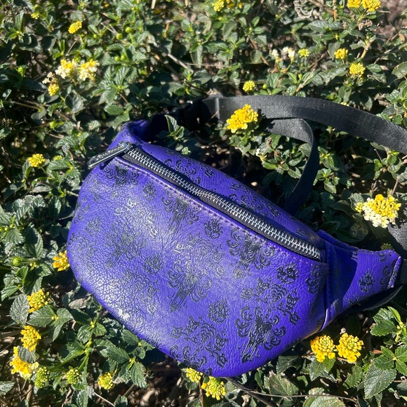 Loungefly Haunted Mansion Fannypack - Picture 2 of 4